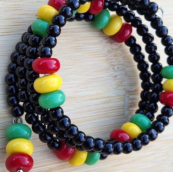 Hand Crafted Memory Wire Beaded Bracelet Black Green Yellow Red Juneteenth Small - Picture 7 of 9